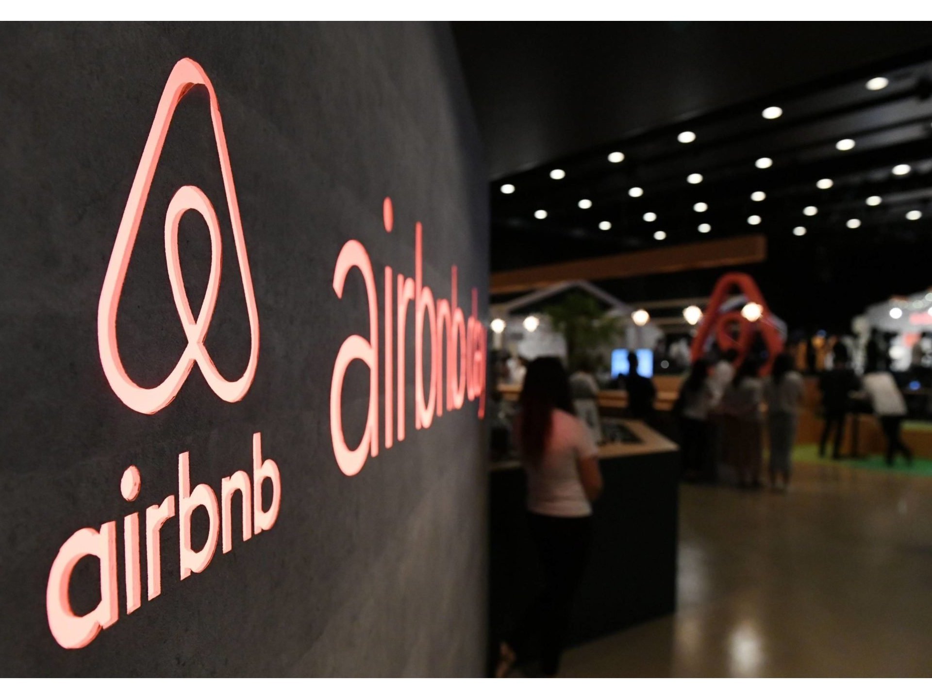 Μπράιαν Τσέσκι (Airbnb): Ετοιμαστείτε για το ριμπάουντ του αιώνα στον τουρισμό (newmoney.gr)